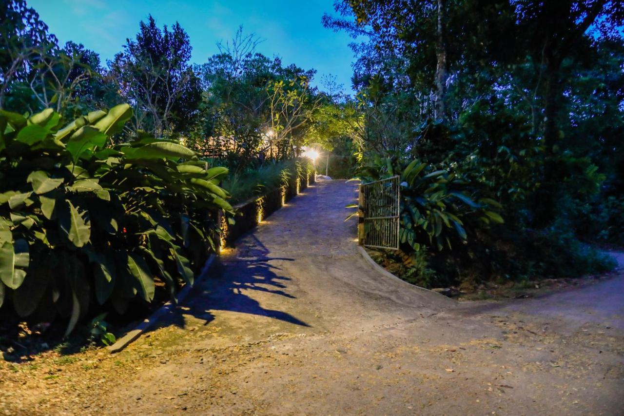 Отель Tranquilisle Канди Экстерьер фото